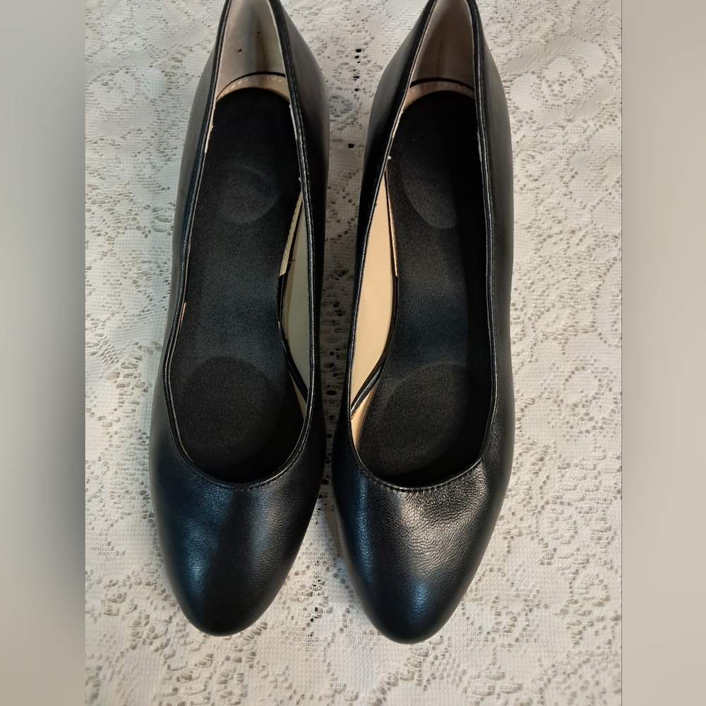 EUC 7.5M Adrienne Vittadini Black Leather Heels Shoes Wedges